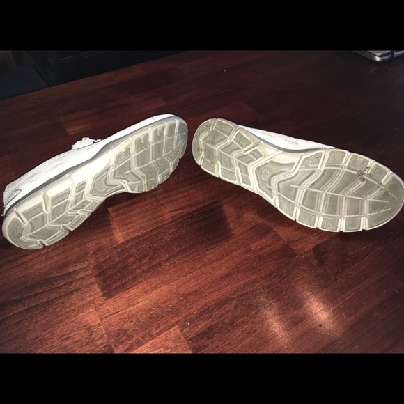 sketcher tennis shoes